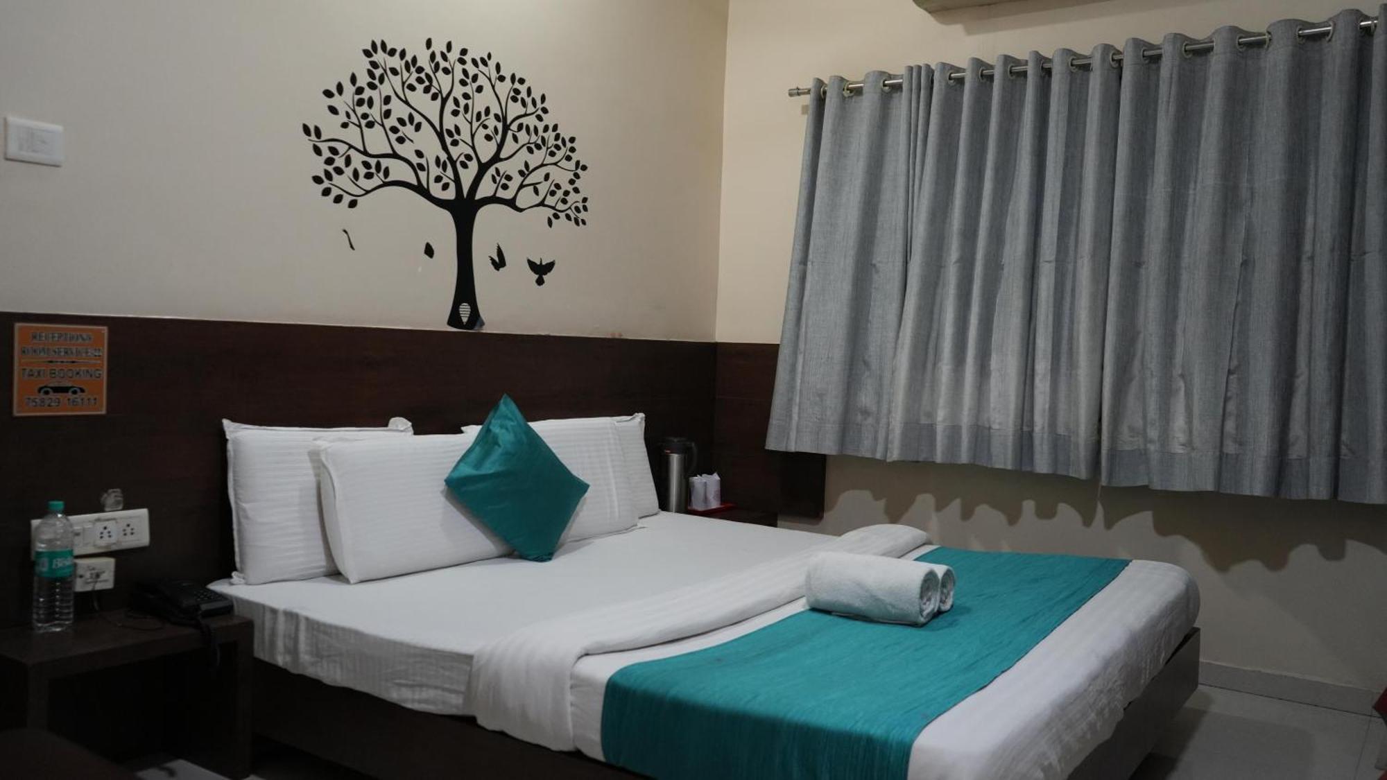 Hotel Satyug Ujjain Eksteriør billede