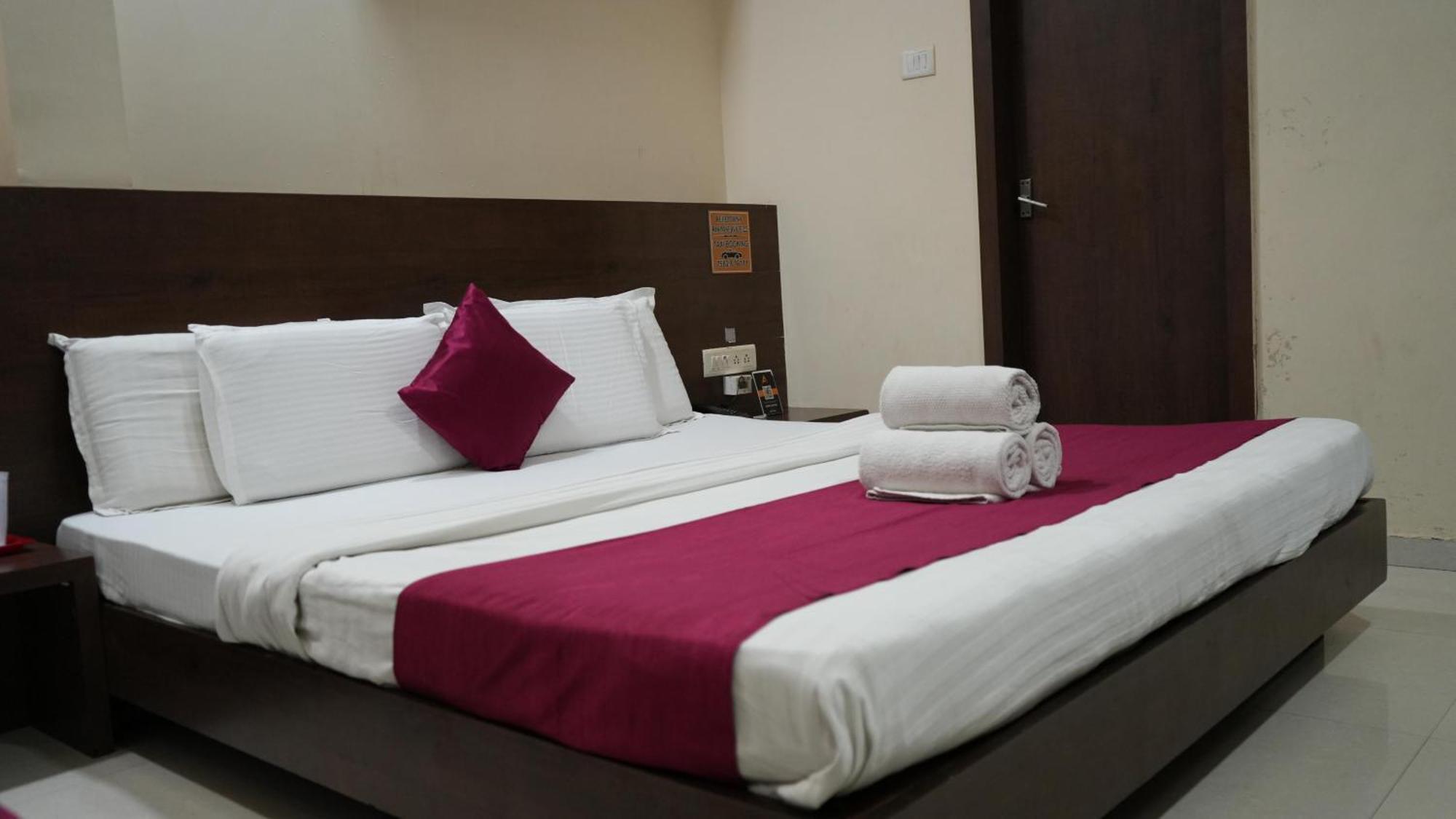 Hotel Satyug Ujjain Eksteriør billede