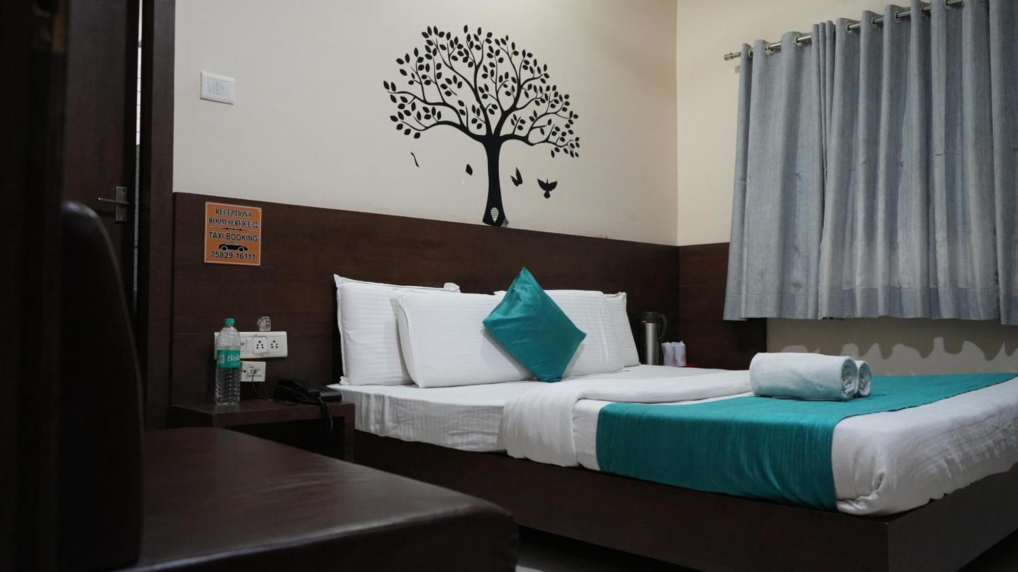 Hotel Satyug Ujjain Eksteriør billede
